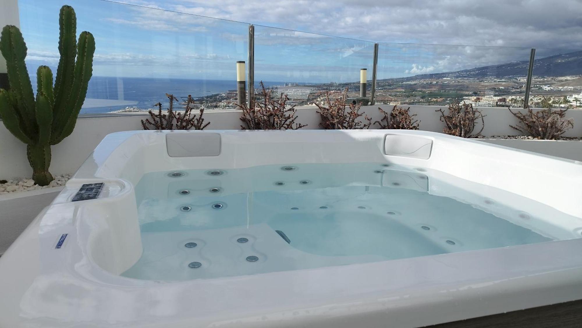 Sunset White Villa - Ocean View, Jakuzzi, Heated Pool, Air-Conditioning, Grill Playa de las Américas Eksteriør billede